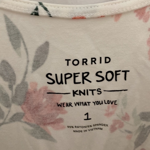 Torrid super soft knit ruffle strap tank top floral plus size 1X - Picture 3 of 4